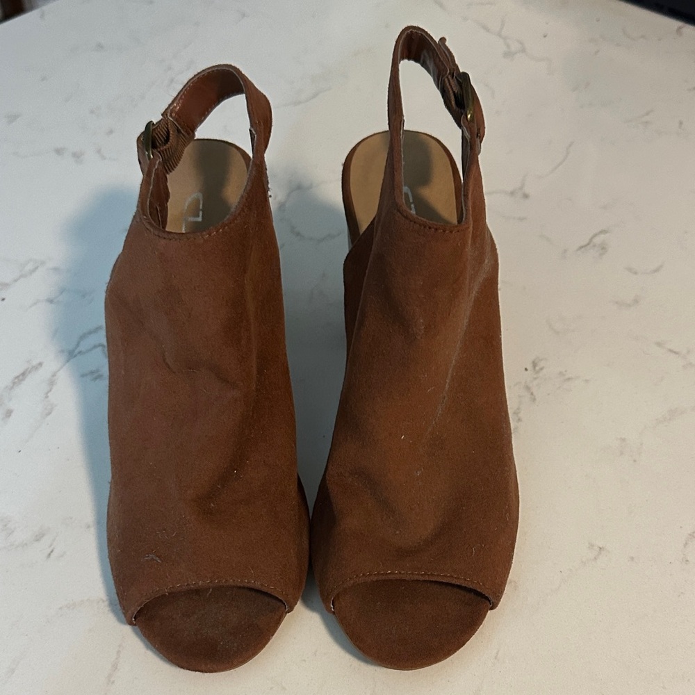 CL by Laundry Brown Suede Peep-Toe Mules size 8